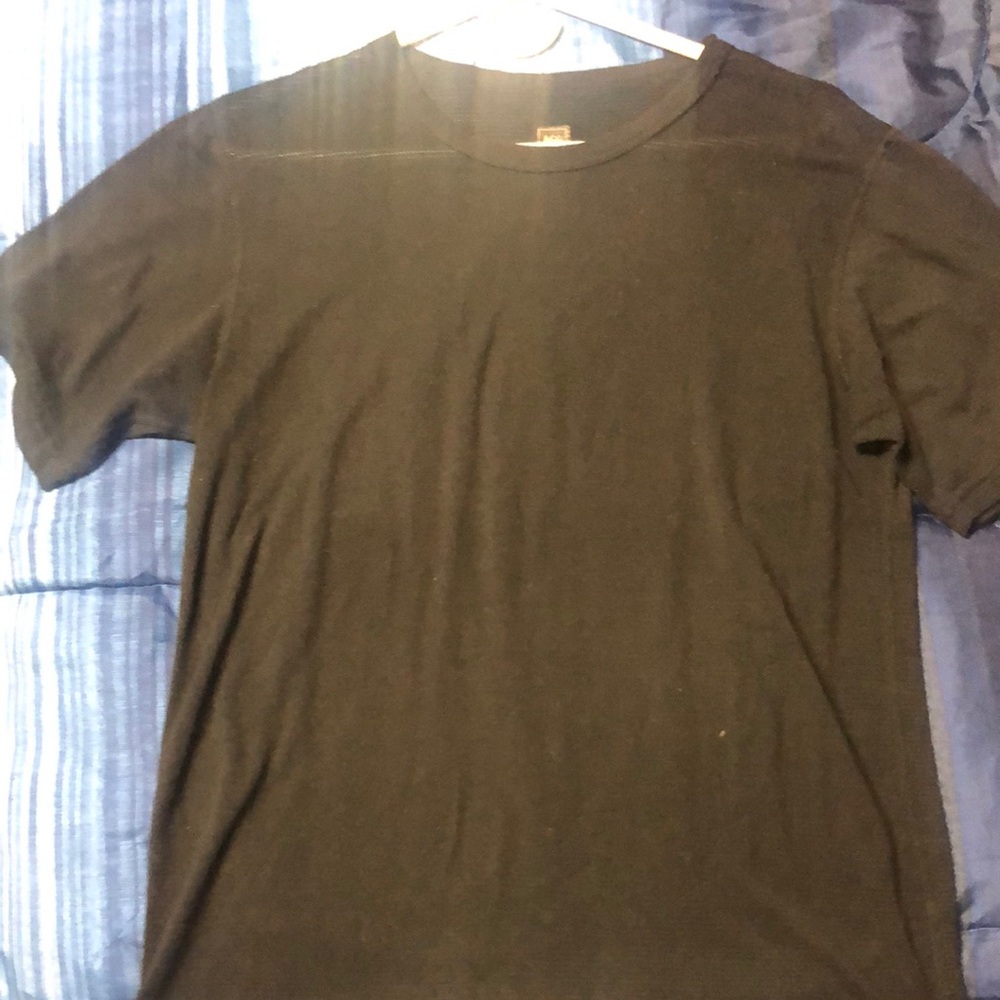 Men’s REI size medium breezy knit hiking workout shirt